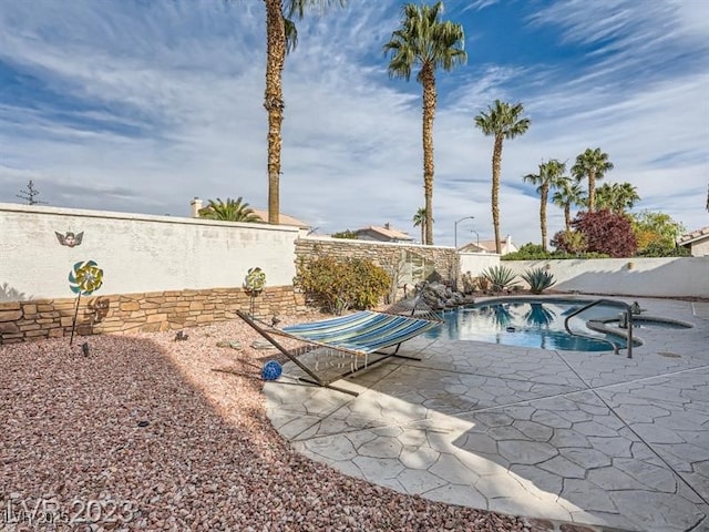 9718 Camino Capistrano Ln, Las Vegas, NV 89147 - view of swimming pool featuring a fenced backyard and a patio