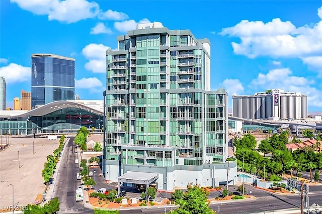360 E Desert Inn Rd Unit 1803, Las Vegas, NV 89109 - view of property with a city view