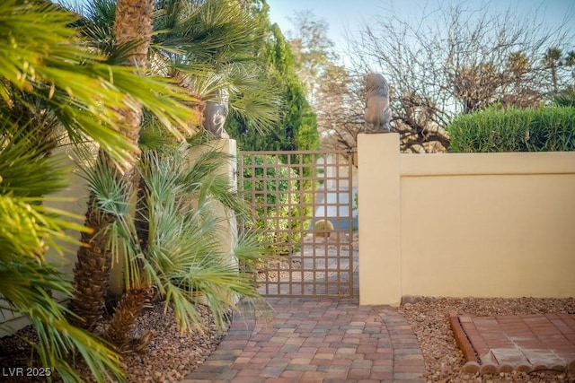 2104 Inverness Dr, Henderson, NV 89074 - view of gate