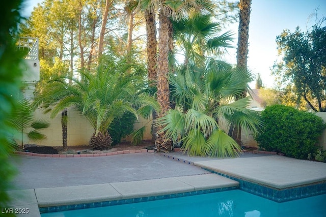 2104 Inverness Dr, Henderson, NV 89074 - view of swimming pool