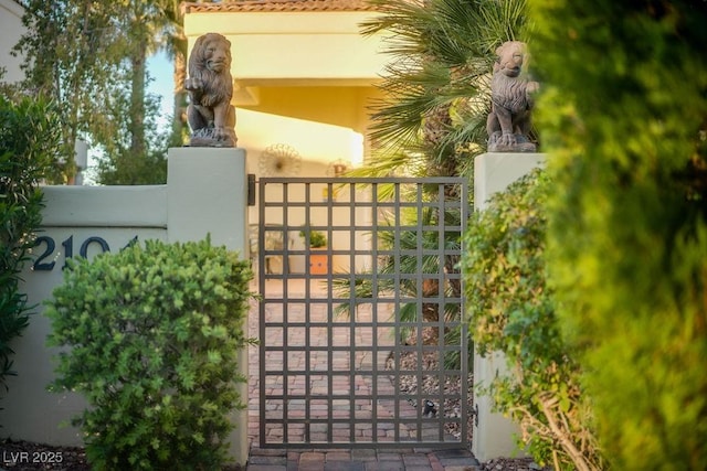 2104 Inverness Dr, Henderson, NV 89074 - view of gate