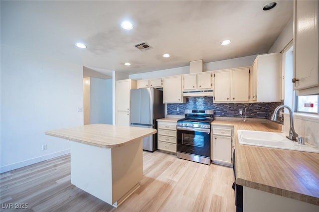 4409 Rosebank Cir, Las Vegas, NV 89108 - kitchen with appliances with stainless steel finishes, under cabinet range hood, a sink, light countertops, and recessed lighting