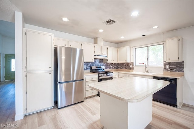 4409 Rosebank Cir, Las Vegas, NV 89108 - kitchen featuring stainless steel appliances, under cabinet range hood, light wood-style flooring, a sink, and recessed lighting