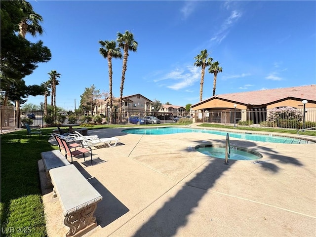 5750 E Hacienda Ave Unit 107, Las Vegas, NV 89122 - community pool with a community hot tub and a patio