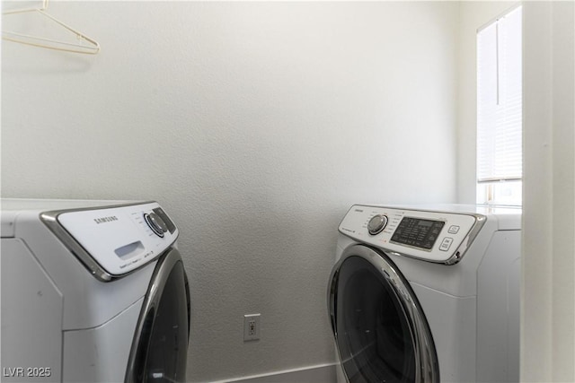 10162 Lemon Thyme St, Las Vegas, NV 89183 - laundry area featuring washing machine and dryer