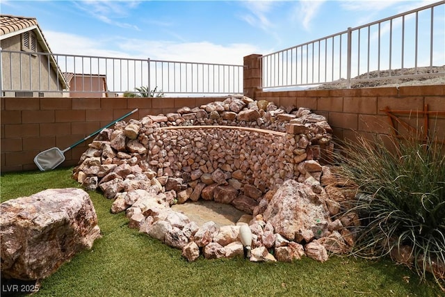 2787 Sunken Ship St, Laughlin, NV 89029 - view of yard