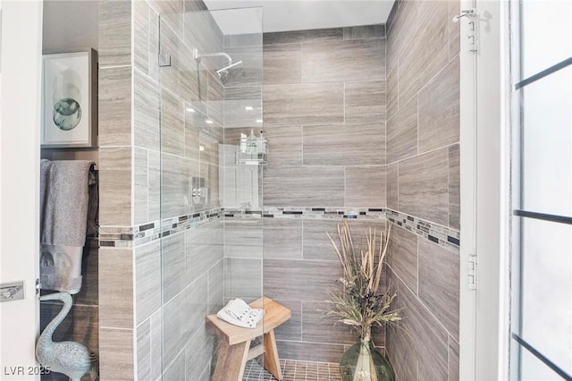 2222 Lucerne Ct, Henderson, NV 89014 - bathroom featuring tiled shower