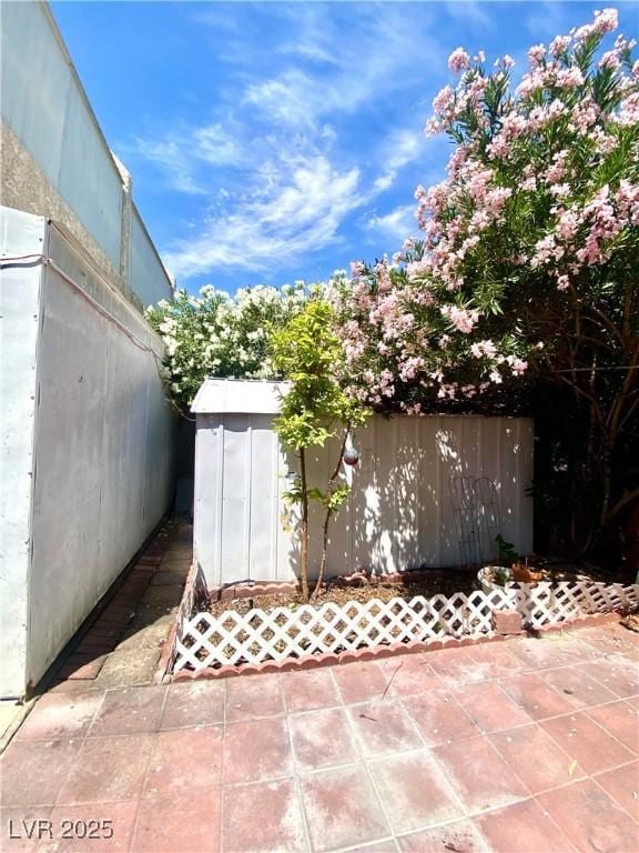 1748 Jupiter Ct Unit C, Las Vegas, NV 89119 - view of patio