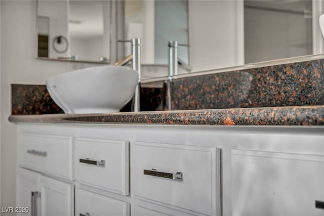 5553 Coral Gate St, Las Vegas, NV 89148 - bathroom featuring decorative backsplash