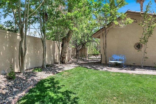 1813 Skyline Dr, Las Vegas, NV 89117 - view of yard