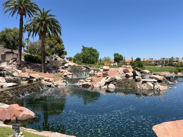 1813 Skyline Dr, Las Vegas, NV 89117 - water view