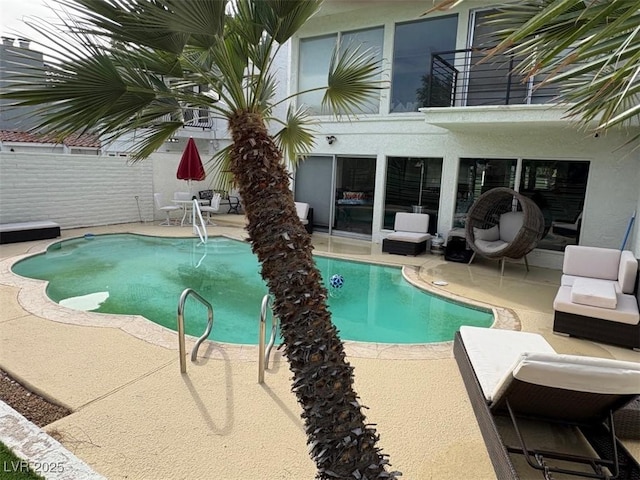 940 Vegas Valley Dr, Las Vegas, NV 89109 - view of swimming pool featuring a patio area and a fenced backyard