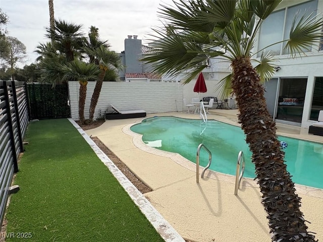 940 Vegas Valley Dr, Las Vegas, NV 89109 - view of swimming pool with a fenced backyard and a patio area