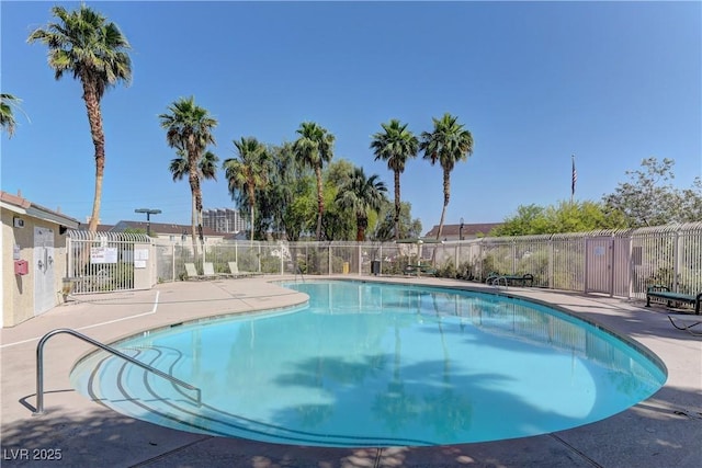 5552 Dueces Wild Ct Unit 101, Las Vegas, NV 89122 - community pool with a patio area