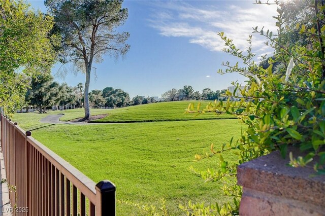 945 Vegas Valley Dr, Las Vegas, NV 89109 - view of grassy yard
