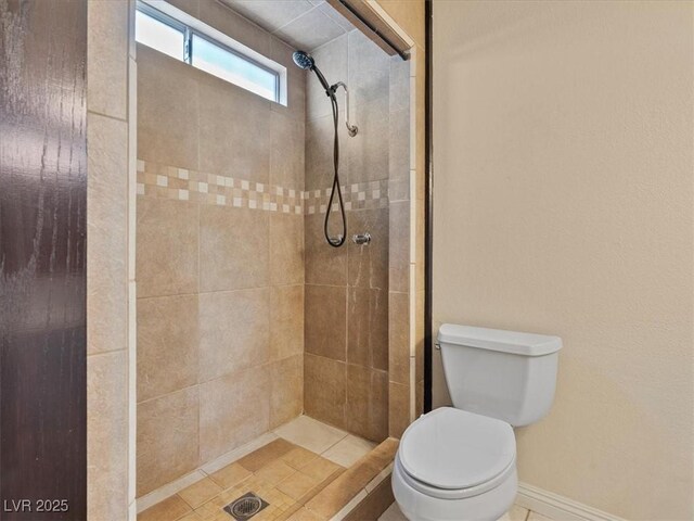 6436 Vinecrest Ave, Las Vegas, NV 89108 - full bathroom featuring a tile shower and toilet