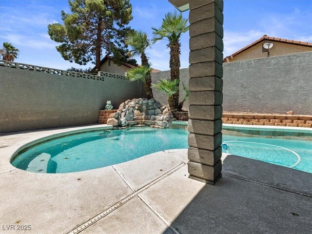 6436 Vinecrest Ave, Las Vegas, NV 89108 - view of pool featuring a fenced backyard