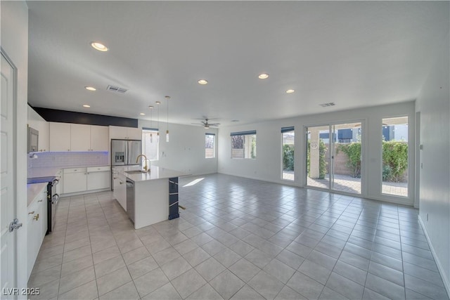 5091 E Beacon Ridge Dr, Pahrump, NV 89061 - kitchen featuring open floor plan, a sink, recessed lighting, ceiling fan, and decorative backsplash