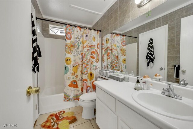 4629 Denwood Dr, Las Vegas, NV 89147 - full bathroom featuring tile patterned floors, vanity, shower / bath combo, and toilet