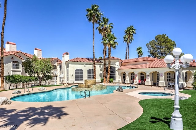 698 S Racetrack Rd Unit 1014, Henderson, NV 89015 - community pool with a community hot tub, a patio area, and a lawn