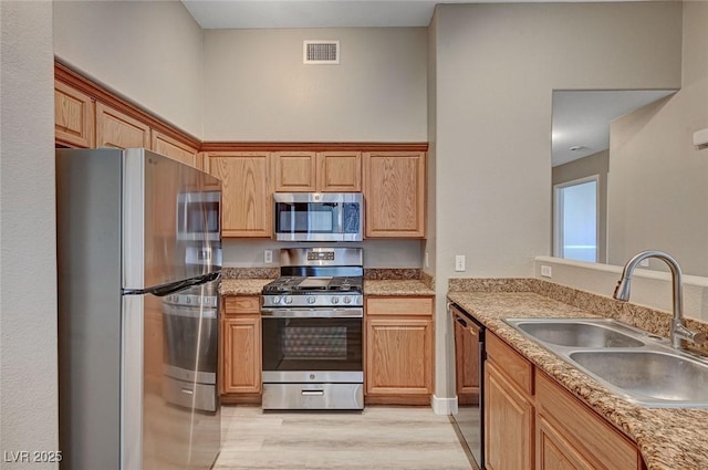 9303 Gilcrease Ave Unit 2217, Las Vegas, NV 89149 - kitchen with appliances with stainless steel finishes, a sink, and light wood finished floors