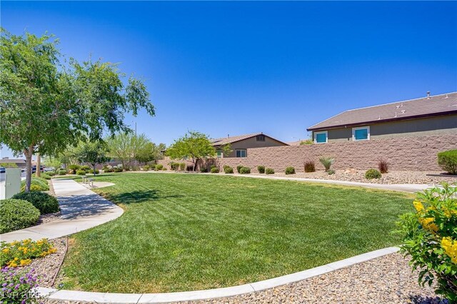 2169 Rio Rancho Pointe Pl, Henderson, NV 89002 - view of green lawn