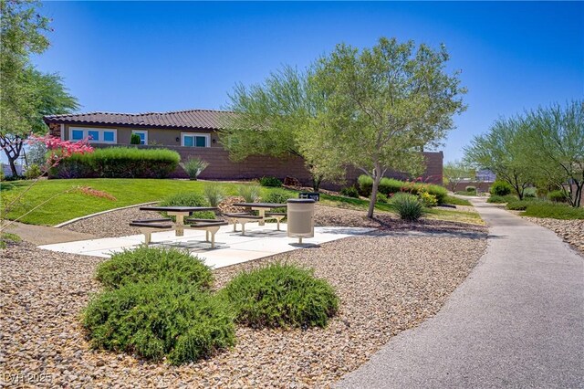 2169 Rio Rancho Pointe Pl, Henderson, NV 89002 - view of property's community featuring a yard