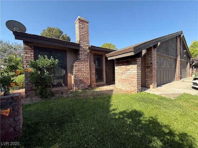 6521 Sugarpine Ln, Las Vegas, NV 89107 - view of front of property with a chimney, a front yard, stucco siding, and an attached garage