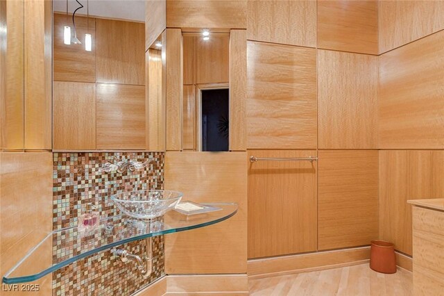 60 Innisbrook Ave, Las Vegas, NV 89113 - view of bathroom