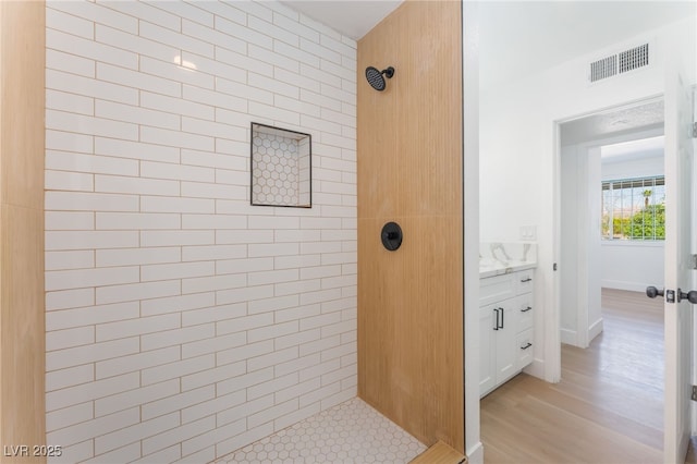 517 N 22nd St, Las Vegas, NV 89101 - bathroom featuring tiled shower, vanity, and wood finished floors