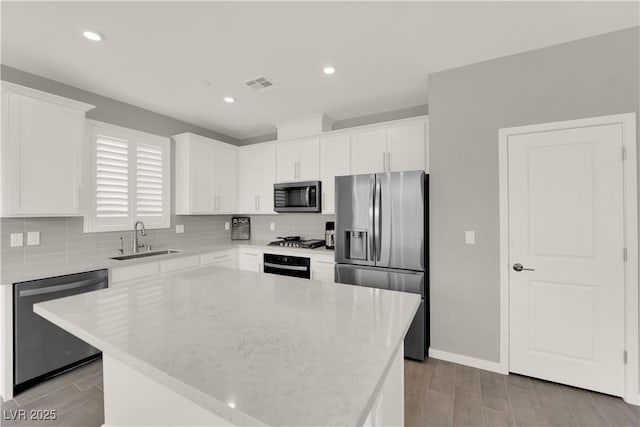 872 Pointe Arbor St, Henderson, NV 89011 - kitchen featuring stainless steel appliances, a sink, white cabinets, and recessed lighting