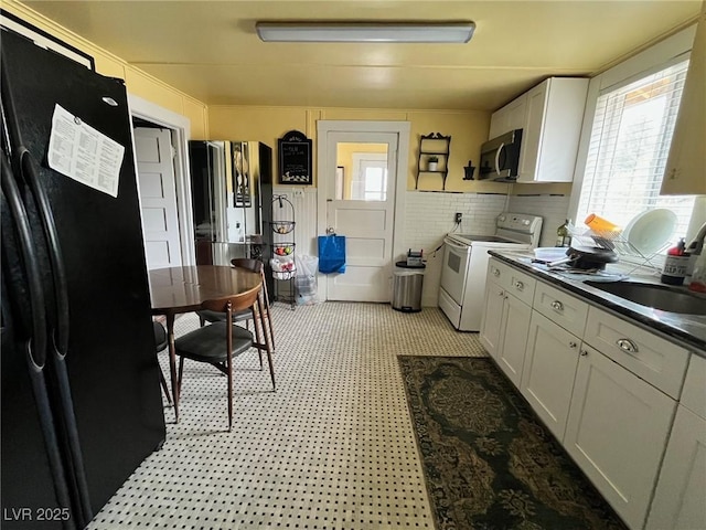 2228 Campton, Ely, NV 89301 - kitchen with appliances with stainless steel finishes, a sink, plenty of natural light, and dark countertops