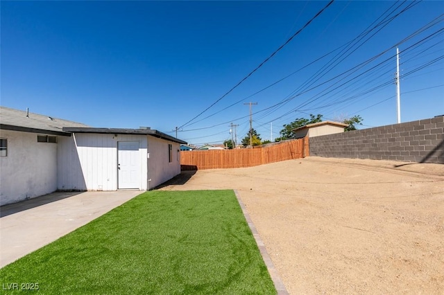 4360 El Tovar Rd, Las Vegas, NV 89115 - view of yard featuring a patio