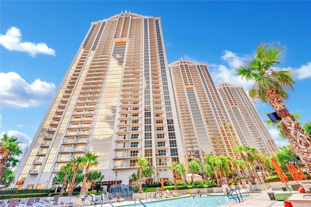 135 E Harmon Ave Unit 315, Las Vegas, NV 89109 - view of building exterior
