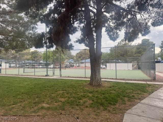 2108 Willowbury Dr Unit B, Las Vegas, NV 89108 - view of tennis court
