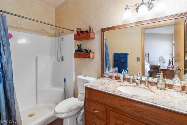 3008 Soledad Dr, Laughlin, NV 89029 - full bathroom with curtained shower, vanity, toilet, and a textured wall