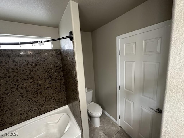 8116 Russell Creek Ct, Las Vegas, NV 89139 - full bath featuring toilet, bathtub / shower combination, a textured ceiling, and baseboards