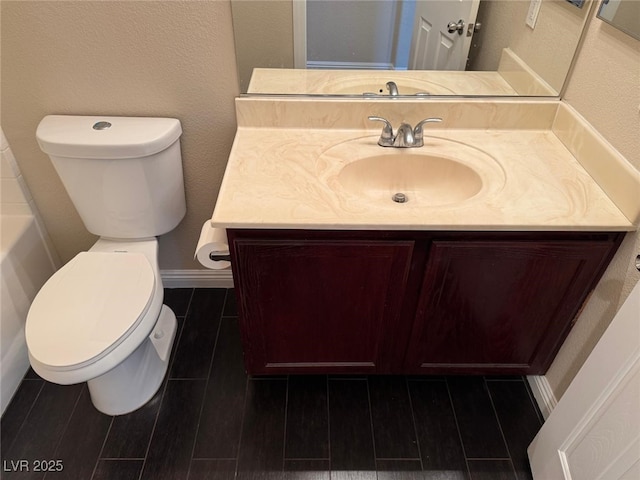 10118 Farmington Hall Ct, Las Vegas, NV 89129 - bathroom with toilet, vanity, baseboards, and a tub to relax in