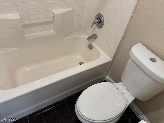10118 Farmington Hall Ct, Las Vegas, NV 89129 - full bath featuring toilet, tile patterned floors, and washtub / shower combination