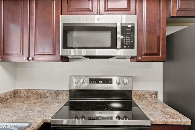 3936 Applecrest St, Las Vegas, NV 89108 - kitchen featuring stainless steel appliances