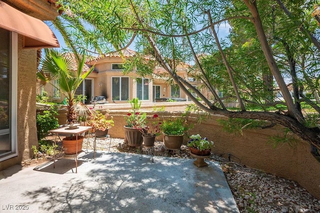 8236 Round Hills Cir, Las Vegas, NV 89113 - view of patio