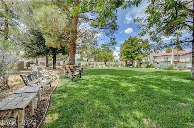 4998 Schumann Dr, Las Vegas, NV 89146 - view of green lawn