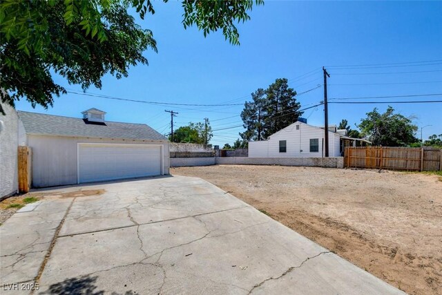 1123 Chapman Dr, Las Vegas, NV 89104 - view of yard featuring a garage and an outbuilding