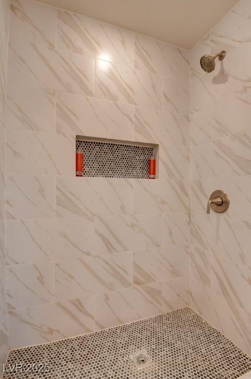 1123 Chapman Dr, Las Vegas, NV 89104 - full bathroom featuring tiled shower