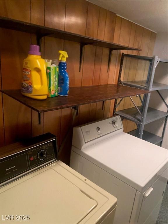 631 Mccannon St, Pioche, NV 89043 - laundry area featuring separate washer and dryer