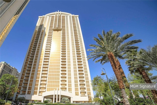125 E Harmon Ave Unit 511, Las Vegas, NV 89109 - view of apartment building / complex