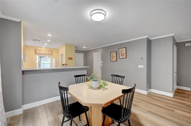 622 Quaint Acres Ave, Las Vegas, NV 89183 - dining room featuring light wood-type flooring, baseboards, crown molding, and recessed lighting