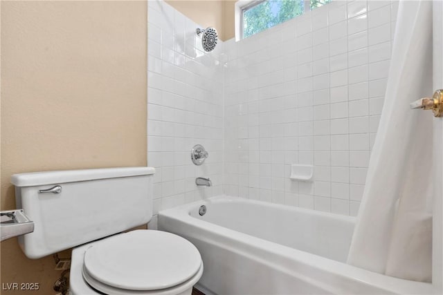 5 Spur Cross Cir, Henderson, NV 89012 - bathroom with shower / bath combination with curtain and toilet