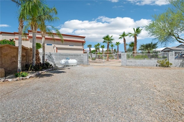 9111 W Stephen Ave, Las Vegas, NV 89149 - view of yard featuring a gate