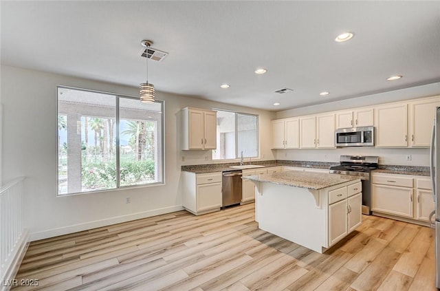 301 Lakewood Garden Dr, Las Vegas, NV 89148 - kitchen featuring stainless steel appliances, a sink, light wood-style flooring, recessed lighting, and a kitchen bar